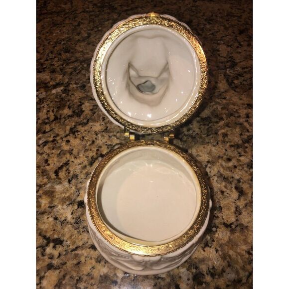 CERAMIC ROUND ANGEL TRINKET BOX - Picture 3 of 5